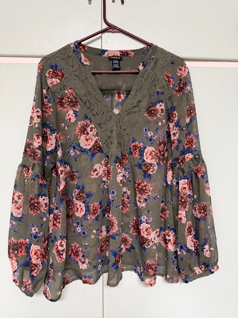 Torrid Green Floral Blouse Bulbous sleeves women’s plus size 1